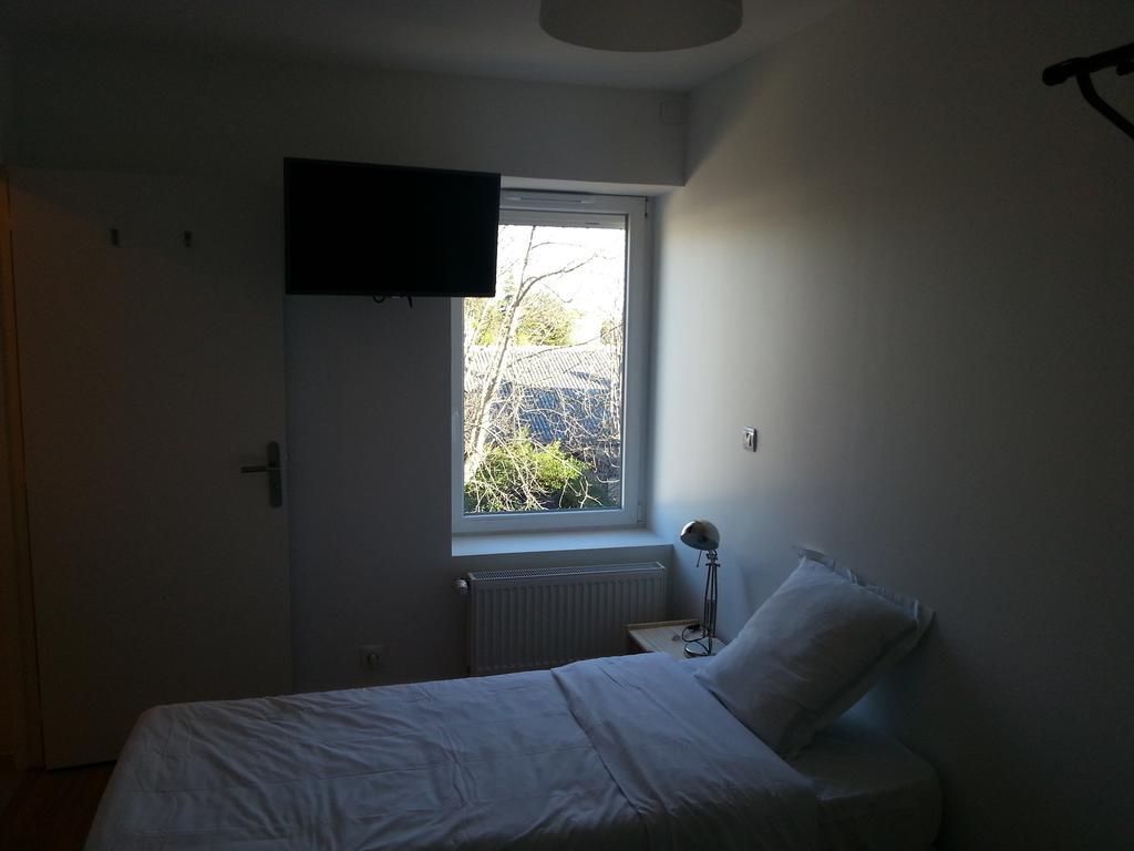 Bull'It Hotel Saint-Genis-Laval Quarto foto
