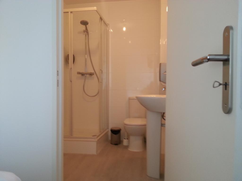 Bull'It Hotel Saint-Genis-Laval Quarto foto